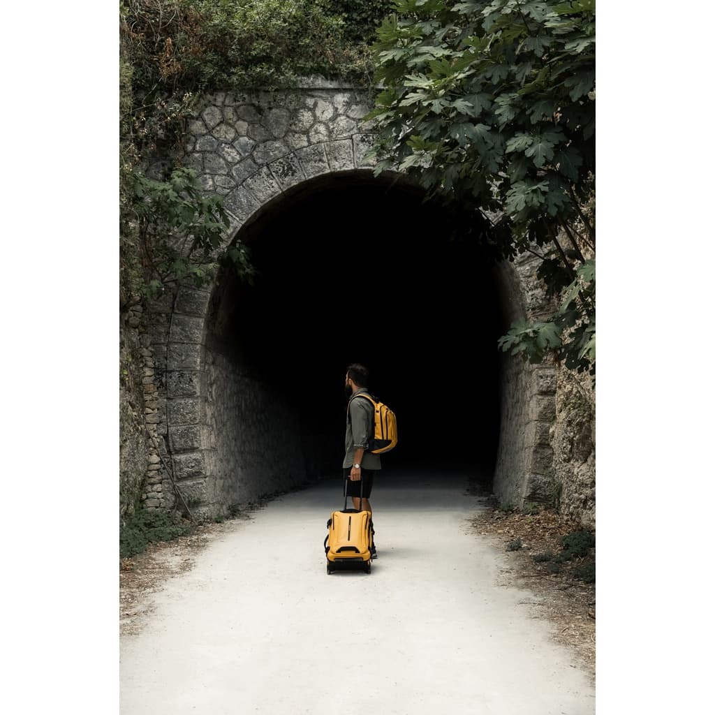 SAMSONITE รุ่น ECODIVER Duffle with Wheels กระเป๋าล้อลากกันน้ำขนาด 22 นิ้ว 55 ซม. 48 ลิตร ผลิตจากวัสดุรีไซเคิล ทนทานเป็นพิเศษ พร้อมเดินทางทุกรูปแบบ https://lnwchill.com