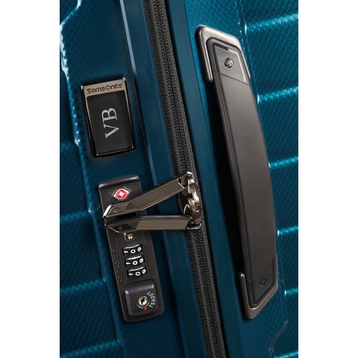 SAMSONITE รุ่น PROXIS 81/30 กระเป๋าเดินทาง 30 นิ้ว วัสดุ Roxkin™ สุดยอดความแข็งแกร่ง ทนทาน และน้ำหนักเบาเป็นพิเศษ เพื่อประสบการณ์เดินทางเหนือระดับ https://lnwchill.com