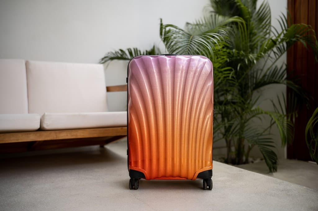 SAMSONITE รุ่น C-Lite กระเป๋าเดินทางล้อลาก 4 ล้อ ขนาด 69/25 นิ้ว น้ำหนักเบาพิเศษด้วยวัสดุ Curv ลากลื่นด้วยล้อคู่ รับประกัน 10 ปี https://lnwchill.com