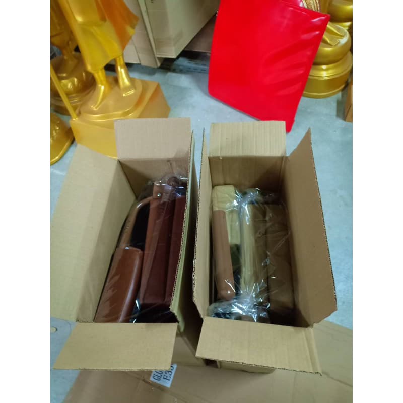 เบาะนั่งสมาธิ อาสนะพระเหล็กพับได้ หุ้มเบาะหนังสีน้ำตาล/สีเหลือง ฟองน้ำหนาพิเศษ นุ่มสบาย รองรับสรีระได้ดีเยี่ยม พร้อมที่เสียบตาลปัตร https://lnwchill.com