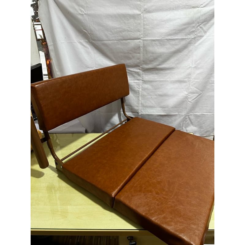 เบาะนั่งสมาธิ อาสนะพระเหล็กพับได้ หุ้มเบาะหนังสีน้ำตาล/สีเหลือง ฟองน้ำหนาพิเศษ นุ่มสบาย รองรับสรีระได้ดีเยี่ยม พร้อมที่เสียบตาลปัตร https://lnwchill.com