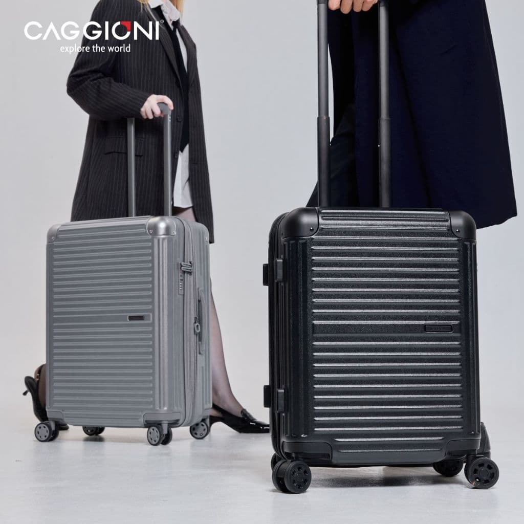 CAGGIONI รุ่น N19081 กระเป๋าเดินทางโพลีคาร์บอเนต 4 ล้อคู่ สีดำ ยืดหยุ่นสูง ปลอดภัยด้วยซิป 2 ชั้นและ TSA Lock เพื่อทุกการเดินทางที่มั่นใจ https://lnwchill.com
