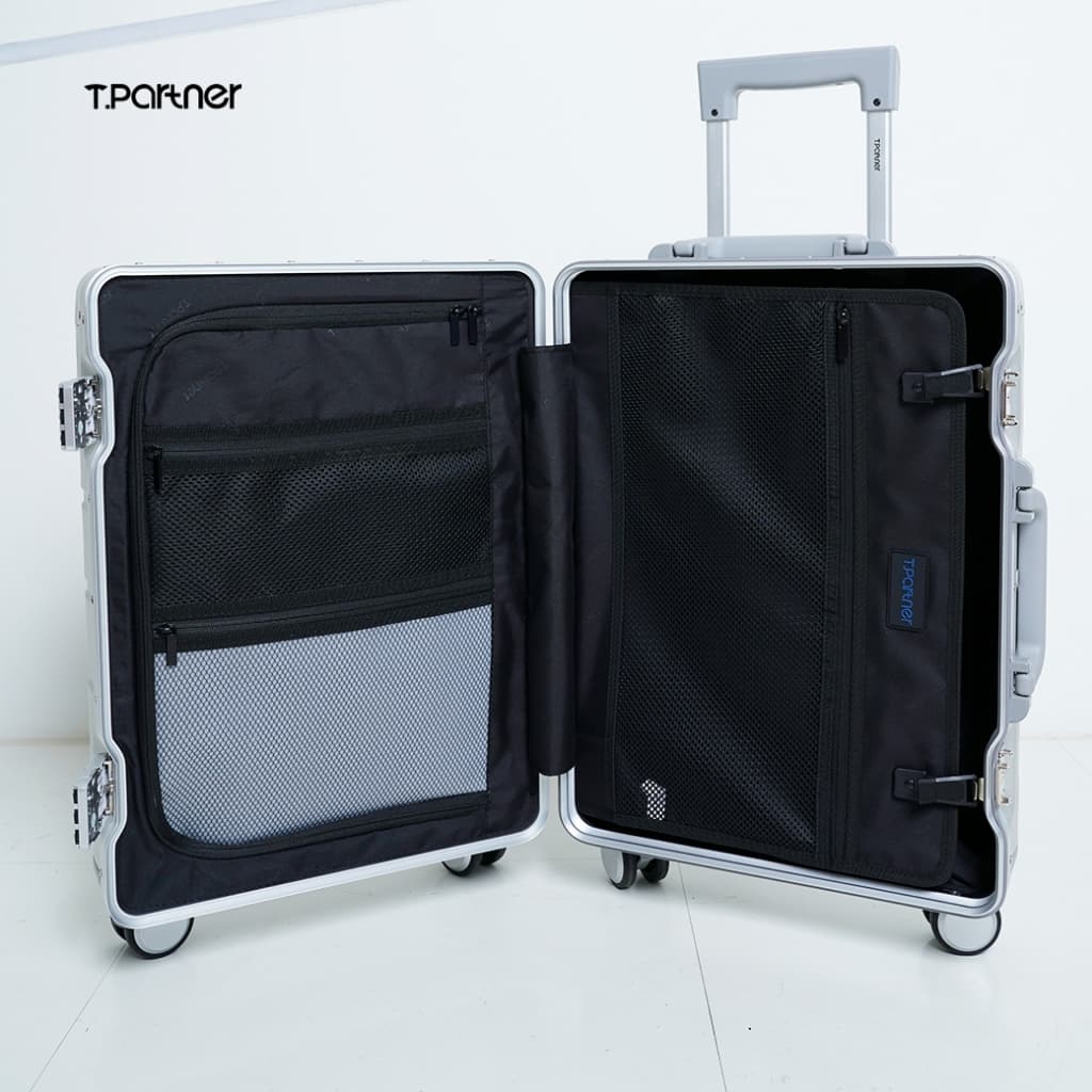 Tpartner รุ่น Metal Aluminium กระเป๋าเดินทางอลูมิเนียมแท้ 100% ดีไซน์หรูหรา แข็งแรงทนทาน ปกป้องทุกการเดินทาง มีให้เลือก 3 ขนาด พร้อมการรับประกันนาน 3 ปี https://lnwchill.com