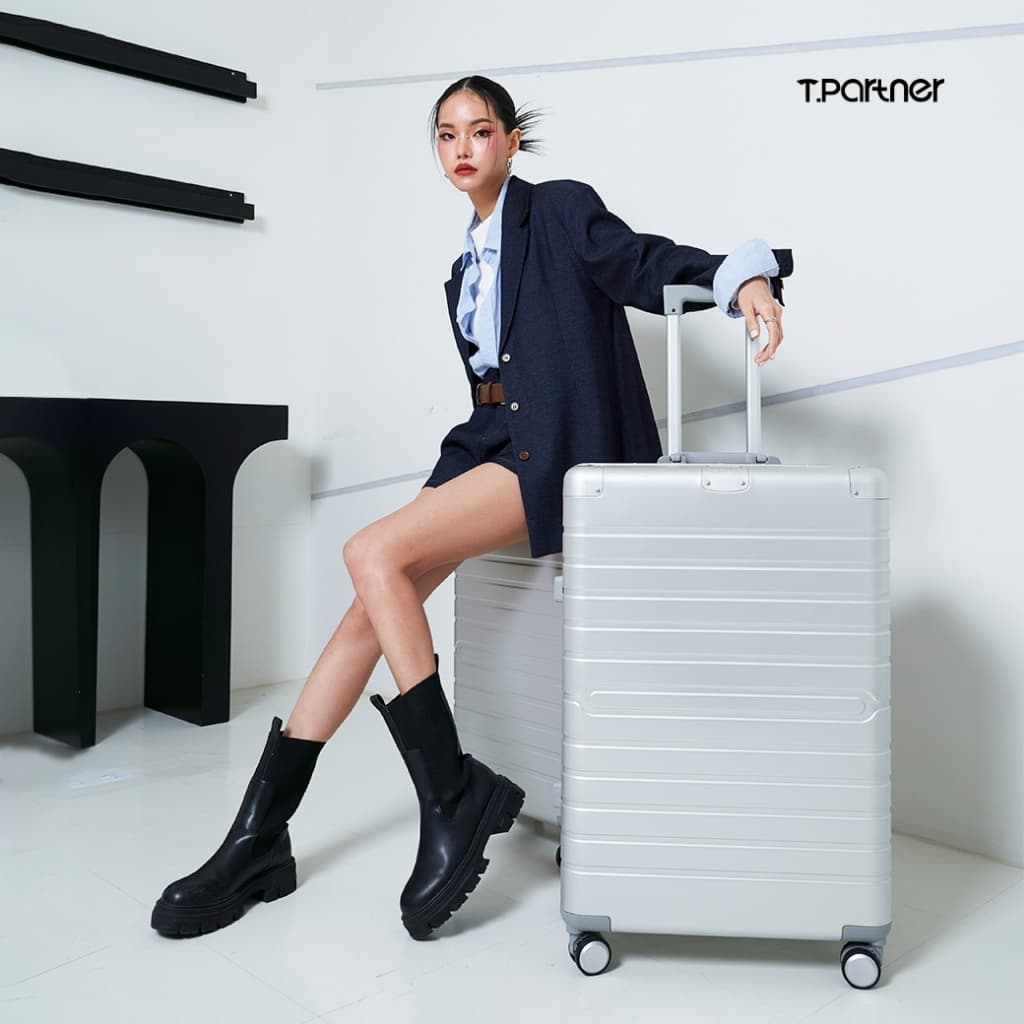 Tpartner รุ่น Metal Aluminium กระเป๋าเดินทางอลูมิเนียมแท้ 100% ดีไซน์หรูหรา แข็งแรงทนทาน ปกป้องทุกการเดินทาง มีให้เลือก 3 ขนาด พร้อมการรับประกันนาน 3 ปี https://lnwchill.com