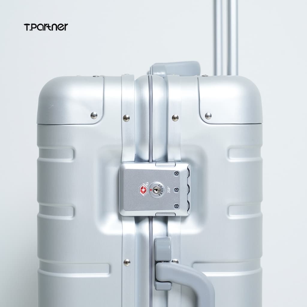 Tpartner รุ่น Metal Aluminium กระเป๋าเดินทางอลูมิเนียมแท้ 100% ดีไซน์หรูหรา แข็งแรงทนทาน ปกป้องทุกการเดินทาง มีให้เลือก 3 ขนาด พร้อมการรับประกันนาน 3 ปี https://lnwchill.com