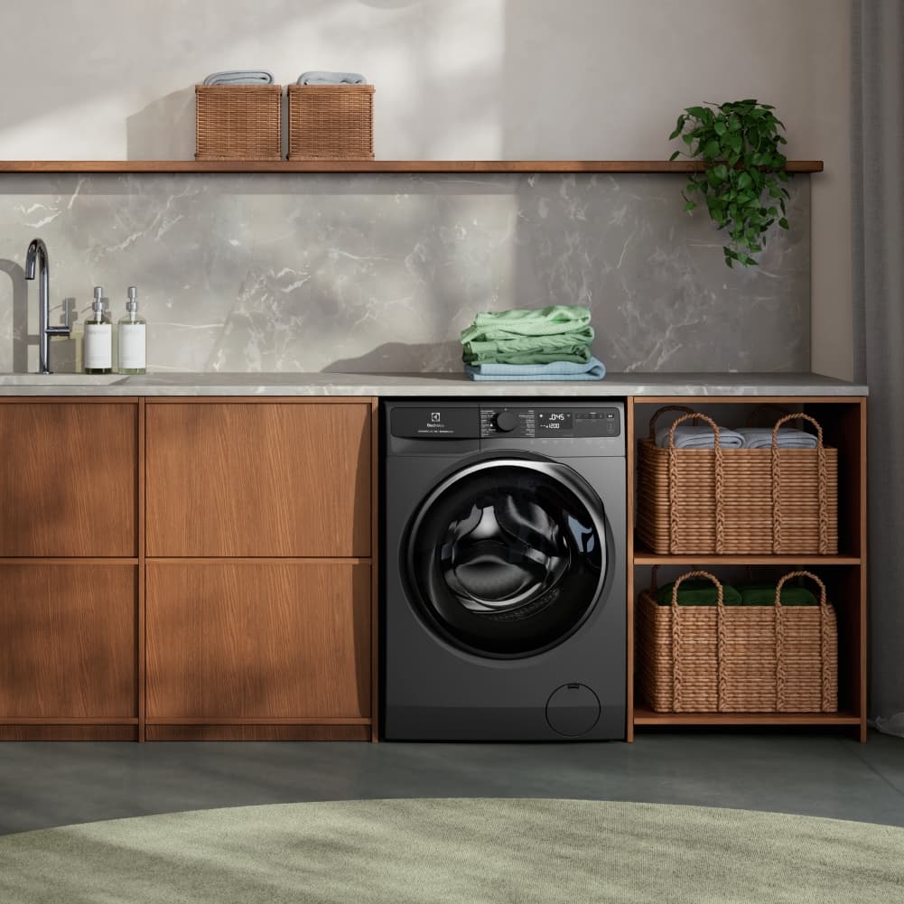 Electrolux รุ่น EWF1043R7SC เครื่องซักผ้าฝาหน้า 10 กก UltimateCare 700 สีเทาเข้ม ซักสะอาดถนอมผ้าด้วยเทคโนโลยี UltraMix และ SensorWash https://lnwchill.com