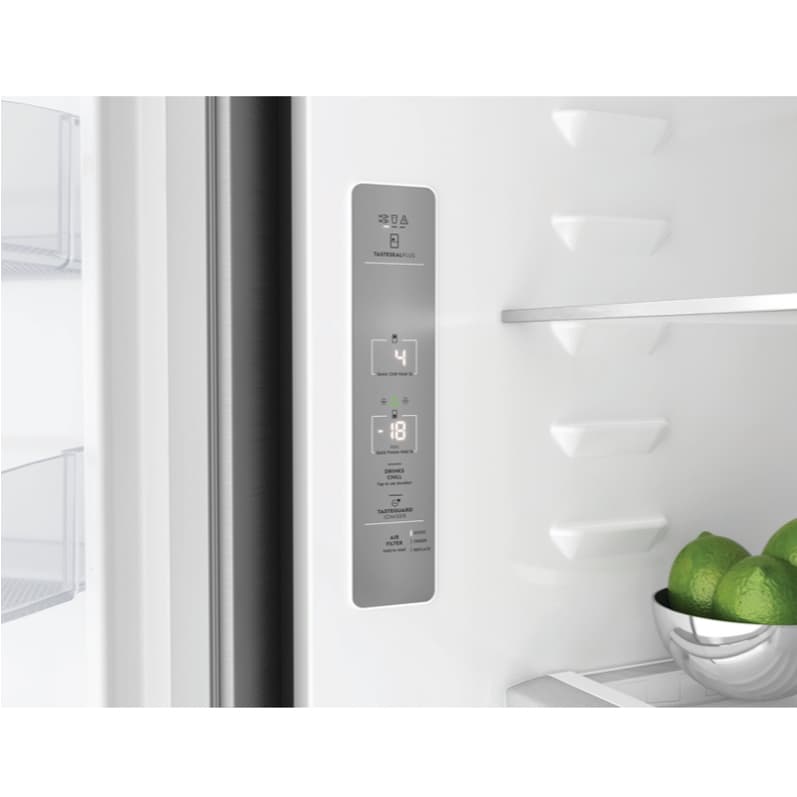 Electrolux EQE5600A-S ตู้เย็น 4 ประตู UltimateTaste 700 ขนาด 19.8 คิว สีสแตนเลส พร้อมเทคโนโลยี TasteSealPlus และ TasteLockAuto https://lnwchill.com
