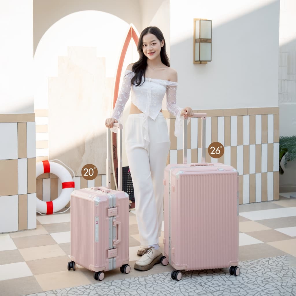 SUISSEWIN รุ่น SC700 กระเป๋าเดินทางเฟรมอลูมิเนียม วัสดุ PC พร้อม TSA Lock ช่องเสียบ USB ที่วางแก้ว ดีไซน์หรู ฟังก์ชันครบครันสำหรับการเดินทาง https://lnwchill.com