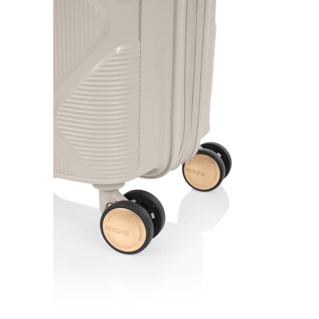 AMERICAN TOURISTER รุ่น INSTAGON SPINNER 69/25 EXP TSA V2 GT กระเป๋าเดินทาง 25 นิ้ว โดดเด่นด้วยดีไซน์และล้อลากกันสะเทือนเพื่อการเดินทางที่เหนือกว่า https://lnwchill.com