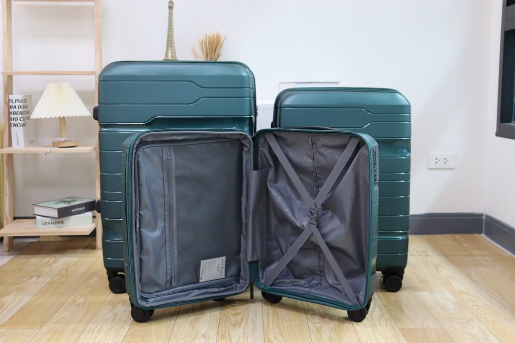 Tpartner รุ่น Massy กระเป๋าเดินทาง วัสดุ PP100% แข็งแรง ยืดหยุ่น ซิป 2 ชั้นนิรภัย ขยายข้างเพิ่มความจุได้ พร้อมการรับประกัน 3 ปี https://lnwchill.com