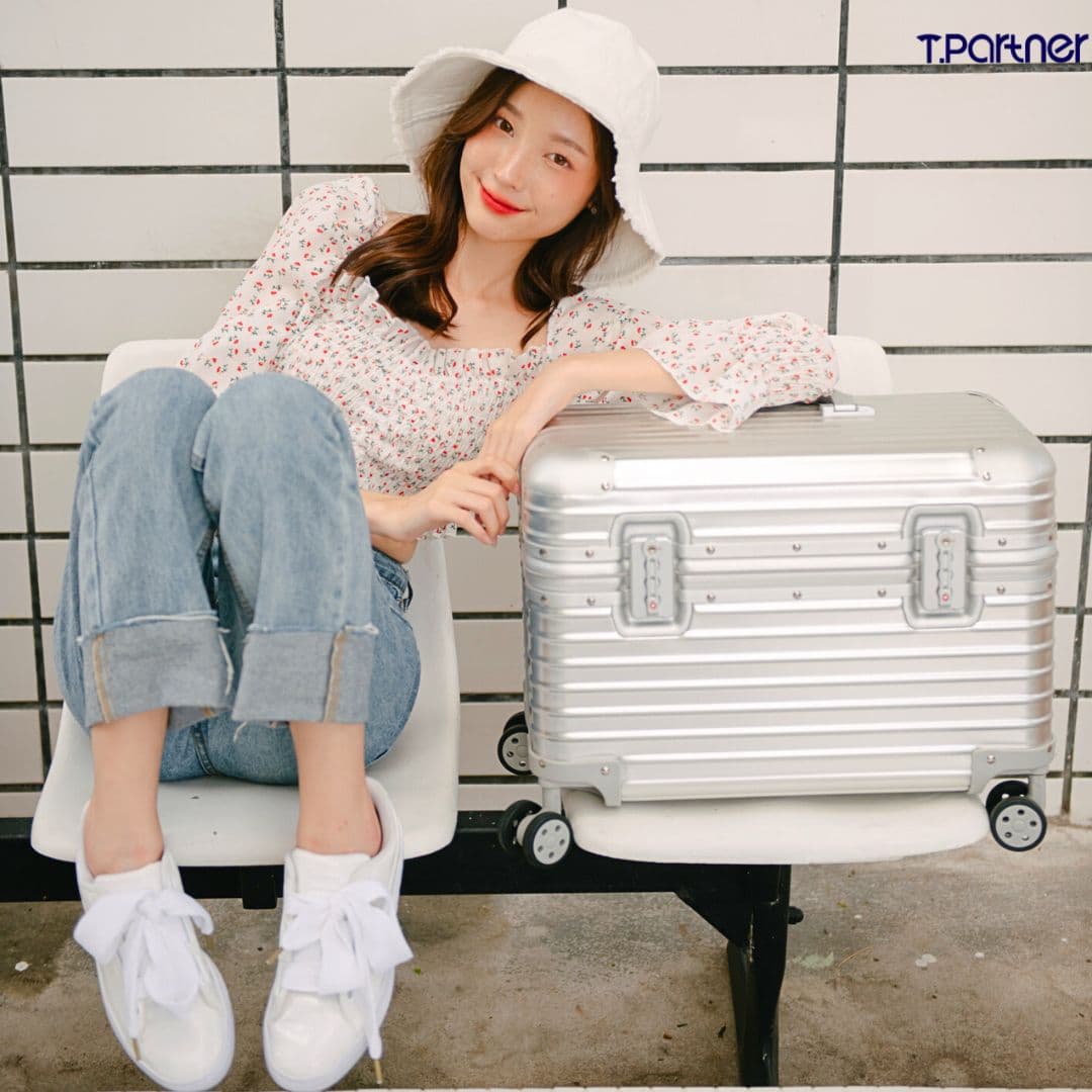 Tpartner รุ่น Pilot Aluminium กระเป๋าเดินทางอลูมิเนียมแท้ทั้งใบทรงนักบินฝาบน แข็งแรงเรียบหรู https://lnwchill.com