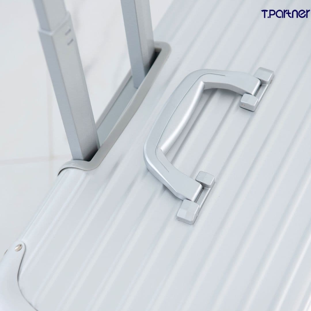 Tpartner รุ่น Pilot Aluminium กระเป๋าเดินทางอลูมิเนียมแท้ทั้งใบทรงนักบินฝาบน แข็งแรงเรียบหรู https://lnwchill.com