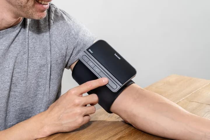 beurer BM81 เครื่องวัดความดันโลหิตที่ต้นแขน | Upper arm blood pressure monitor รุ่น BM81 EASYLOCK [ รับประกัน 5 ปี ] https://lnwchill.com